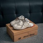 核心私 Miumiu X New Balance 530系列 意大利奢侈品牌 缪缪联名款 低帮经典复古休闲半拖 #鞋款采用解构和轻盈的设计，彷旧的布料包覆着 N