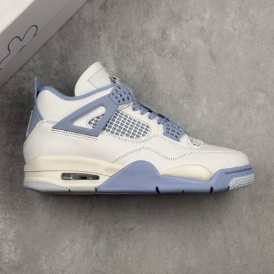 本地 核心私 Air Jordan 4 Retro Aluminum 白蓝色 Aj4 乔丹4代 乔丹篮球鞋系列 鞋身整体以白色皮革为主色调，辅以浅蓝色点缀，搭配