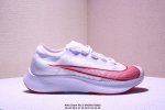 Nike 耐克 男鞋，内置Zoom气垫装置更为醒目的 Swoosh 设计，耐克Nike Zoom Fly 3 Running三代飞行马拉松袜子蝉翼系列休闲运动慢
