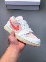 公司级头层！耐克Nike Air Jordan 1 Low Aj1 乔1 低帮潮流运动休闲板鞋。Aj1 低帮拼接 完美版型真头层牛皮# 内置缓震气垫 原鞋开模