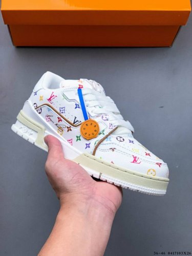 路易威登 Louis Vuitton Lv路易威登板鞋 乘风破浪的姐姐争先种草款,舒适透明底和百搭性霸屏整个时尚娱乐圈，正品1:1套楦复刻，细节调整完美主义！鞋