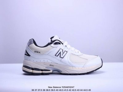 公司级new Balance 2002R 复古单品 热门复古鞋型new Balance 2002R，近日又曝出一款全新配色并释出官图。整双鞋采用棕色和米色主打，