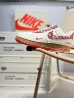 迪奥 X 耐克 Nike Air Force 1 '07空军一号 百搭休闲运动板鞋。柔软、弹性十足的缓震性能和出色的中底设计，横跨复古与现代的外型结合，造就出风