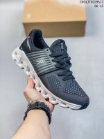 男女鞋采用工程纺织布组合再生聚酯纤维鞋面材质，搭载独家隐藏速度中板，镂空Cloudtec科技泡棉缓震中底黑科技“跑”出圈的时尚运动新宠，来自瑞士运动品牌-昂跑O