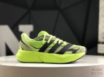 阿迪达斯 Adidas Lightblaze 舒适防滑 新款阿迪达斯低帮跑步鞋 极致轻盈的Lightweight Upper设计 带来近乎裸足的舒适体验 中底采