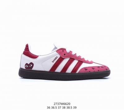 公司级adlidas Originals Gazelle Indoor ”棕白“ 这款阿迪达斯运动鞋是 1979年 Gazelle Indoor 运动鞋的复兴，
