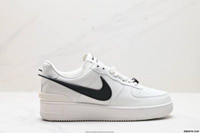 真标Ambush X Nk Air Force 1‘07 Low Sp 空军一号联名标志性的Swoosh延伸至鞋跟之外 鞋舌和鞋垫上印有Ambush品牌标志 整