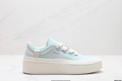 真标Adidas Labcourt 百搭休闲轻松舒适 耐磨透气低帮 板鞋 鞋面使用了绒毛麂皮 鞋面和鞋底连接处使用了包边处理 看起来更加精致有型 内里也使用了光