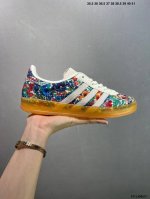 阿迪达斯 Gazelle Indoor Jp6900 休闲耐磨轻便 低帮 板鞋 这款阿迪达斯运动鞋是 1979年 Gazele Lndoor 运动鞋的复兴 柔软