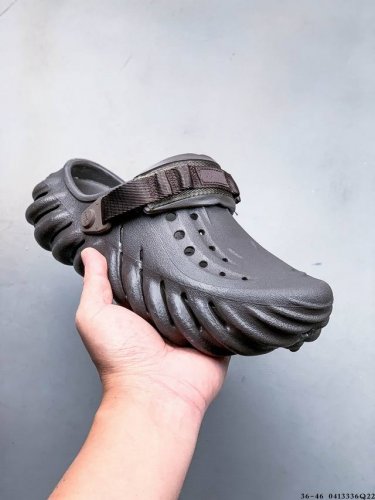 集图 欧洲订单 无盒裸包 Crocs卡骆驰波波 平跟包头套脚 沙滩洞洞凉鞋 同步官方尺码：M4 36-37 M5 37-38 M6 38-39 M7 39-40