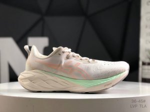 asics 亚瑟士 透气网眼鞋面配合部分合成革材质 采用全新Ahar+橡胶材质,更加耐磨日本专业跑鞋品牌 Asics 亚瑟士 Novavlast 4 户外越野休