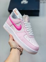公司级带半码 耐克nike Air Force 1 Low 空军一号 Af1 低帮百搭厚底增高休闲运动板鞋。柔软、弹性十足的缓震性能和出色的中底设计，横跨复古与