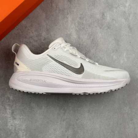 本地250 核心私 公司级Nike Vomero 18 耐克 舒适减震防滑 低帮跑步鞋 全掌Reactx泡绵中底 前掌和后跟还配备了Air Zoom气垫单元 据 - 点击图像关闭