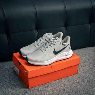 核心私 Nike Gore-Tex针织鞋面休闲运动慢跑鞋 ，柔软舒适低帮跑步鞋男女同款白色，功能性与时尚性兼具的鞋款流线型的鞋身上脚特显腿细 多重材质组合让此款