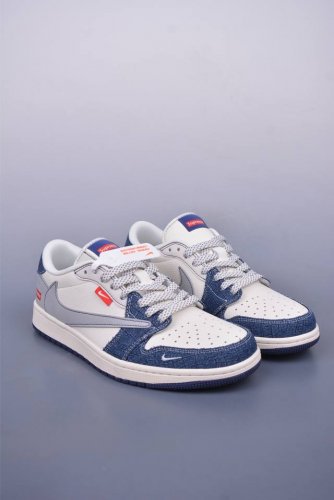 Fragment X Travis Scott X Supreme Air Jordan 1 Low 三方联名倒钩 全新的三方联名低帮倒钩鞋面延续了黑脚趾设计，
