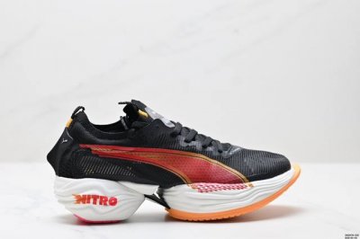 公司级Puma Fast-Rb Nitro Elite Ld彪马异爪 碳板纤维长距离竞速跑鞋 新配色的鞋面采用了系带式的Ultraweave高性能材质，确保鞋身