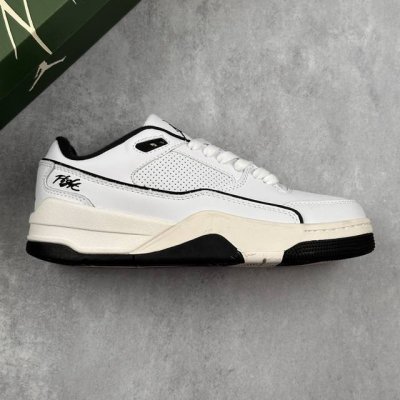 本地 核心私 乔丹Air Wmns Jordan Flight Court 乔丹低帮复古篮球鞋 设计简约又不失复古韵味鞋内的鞋垫柔软且有弹性 能够很好地缓冲落地