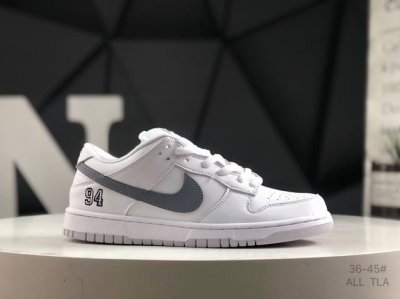 耐克 Nike Dunk Low 扣篮系列 复古低帮休闲运动滑板板鞋 采用脚感柔软舒适Zoomair气垫 有效吸收滑板等极限运动在落地时带来的冲击力 为街头运动
