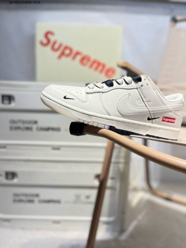 Nike Sb Dunk Low“Supreme联名” 周年高端定制 低帮休闲板鞋 定制鞋盒 超高清洁度 皮料切割干净无任何毛边 细节完美Bb8675 Qd76