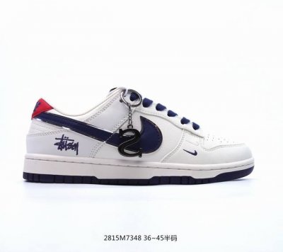斯图西stussy-米白蓝勾 海外官方同步发售，斯图西stussy X Nike Dunk Low 耐克板鞋。Stussy是源于美国的潮流品牌，音译为斯图西，融
