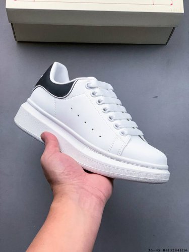 Alexander Mcqueen 麦昆 经典款 想不出有任何理由不收它！面料采用进口丝绸亚光原版牛皮 最新材料 水染羊皮内里，牛皮垫脚 原版大底 回弹度极佳