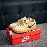 核心私 Nike 耐克 C1Ty Trainers 城市训练系列低帮经典复古休闲运动鞋 采用翻毛皮组合Mesh网织热压材料鞋面材质 外置厚实Rb橡胶大底 这双时