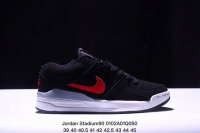Air Jordan Stadium 90 缓震防滑休闲运动板鞋 Jordan Stadium 90充满了对tinkerhathield 原创设计的致敬 包括中
