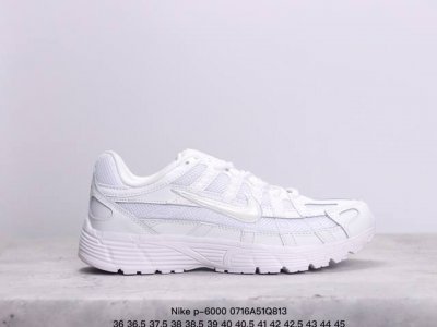 耐克nike P-6000 跑鞋内外侧都用了红色的钩子，采用透气材料，搭配匠心覆面，再现千禧年代的跑鞋风格，塑就大气外观。鞋款秉承 Nike Pegasus 2