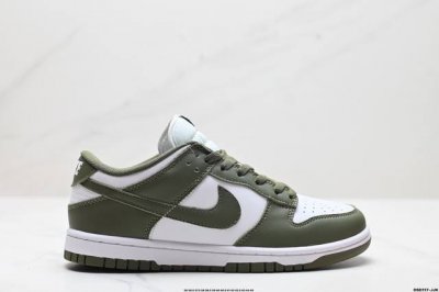 真标耐克Nike Sb Dunk Low 扣篮系列 复古低帮休闲运动滑板板鞋。采用脚感柔软舒适Zoomair气垫，有效吸收滑板等极限运动在落地时带来的冲击力，为