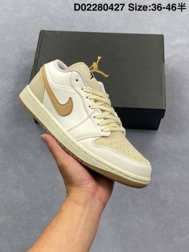 乔丹Nike Air Jordan 1 Low Se Aj1乔1低帮休闲板鞋 同步官方配色 官方货号：Lb8855 121 尺码：36 36.5 37.5 38