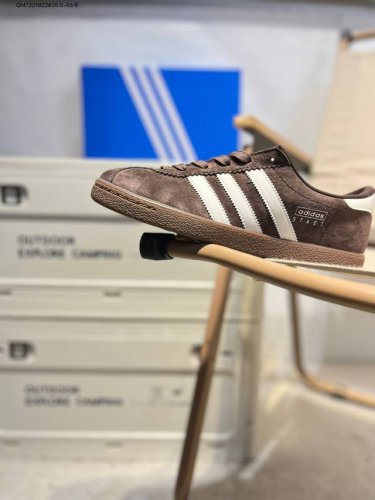 阿迪达斯 Adidas Stadt经典麂皮薄底运动板鞋 T头鞋 皮革和绒面革经典运动鞋以典藏足球鞋为灵感这款Stadt经典运动鞋植根足球传统 以别致皮革鞋面和绒