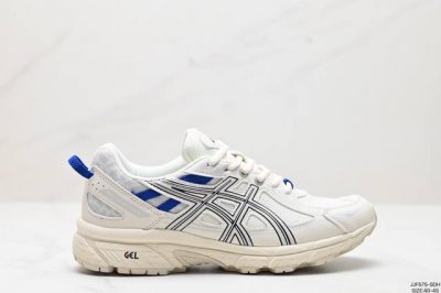 公司级gel-Venture 6系列 经典跑鞋 如今机能风和户外风吹得正劲，便是主打“Urban Outdoor机能越野风格”，城市和户外场景都能轻松应对。关键