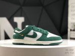 耐克 Nike Dunk Low 板鞋 Sb系列经典百搭休闲运动板鞋加厚鞋舌的填充，使舒适性大大提升，同时也更方便穿脱中底部分则加入了脚感柔软舒适Zoomair