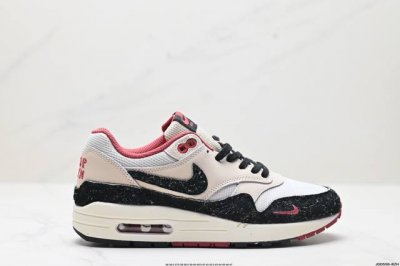 公司级nike Air Max 1 耐克气垫 缓震 耐磨运动鞋 鞋身材质均选择皮革 织物 麂皮多种材质覆盖 保证质感的前提下 层次感也相当不错 带有开窗式 Ai