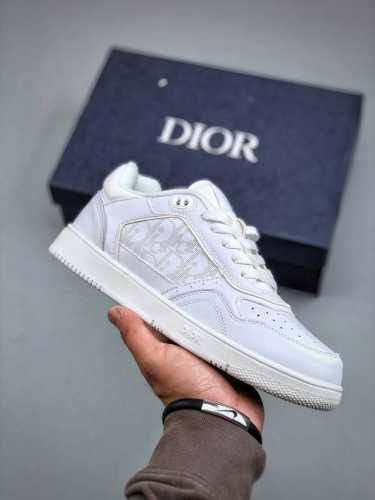 dior 迪奥 运动鞋网纱款新配色 秋季新品 重新诠释经典的网球鞋，时尚的廓形突显厚实感。采用全新的拉绒马海毛针织面料，突显柔软触感与富有层次感的流行色彩，彰显