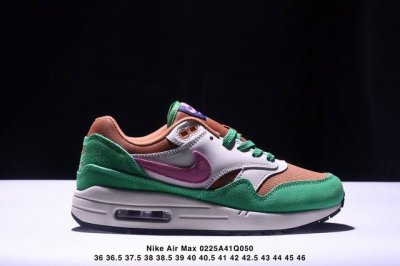 公司级Nike Air Max 1 耐克气垫 缓震 耐磨运动鞋 鞋身材质均选择皮革 织物 麂皮多种材质覆盖 保证质感的前提下 层次感也相当不错 带有开窗式 Ai