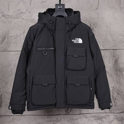 490北面工装羽绒服：颜色/黑色 尺码：Xs. S. M. L. Xl. Xxl. 羽绒：采用了800蓬的鹅绒填充，回弹性好，两层内衬，不跑绒，透绒，提供了很高