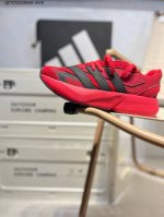 Ad Lightblaze 舒适耐磨减震专业跑步鞋 上架实拍 冲向目标，一路向前，不断挑战和突破自我无论是平时训练还是马拉松，让这款Adidas跑步鞋伴你畅快开