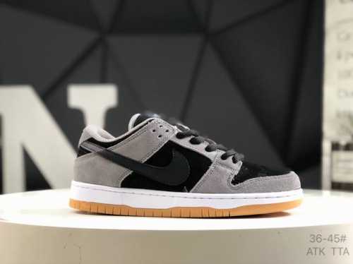 耐克 Nk Dunk Low 低帮休闲板鞋 Hf3063 001 #鞋款采用简洁外观 结合优质材料与柔软衬垫 舒适耐穿 配色由煤黑 橡皮浅褐和淡象牙白搭配 统一