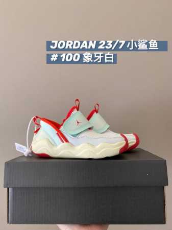 原图直出！ Jordan新款儿童运动鞋 双向弹性织物面料鞋身柔韧透气！下压式后跟轻松一脚蹬穿脱！柔软中底回弹缓震！！ - 点击图像关闭