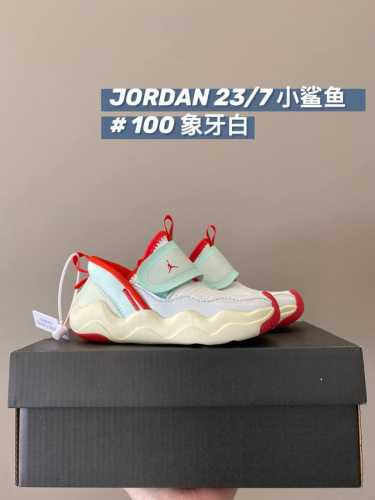 原图直出！ Jordan新款儿童运动鞋 双向弹性织物面料鞋身柔韧透气！下压式后跟轻松一脚蹬穿脱！柔软中底回弹缓震！！