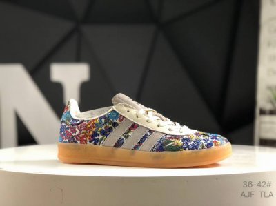 精品德训Gz系列 Gz 碎花 阿迪达斯 三叶草Adidas Originals Gazelle Indoor 舒适 防滑耐磨 低帮 板鞋 女款 米色 货号：J