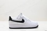 真标耐克Nike Air Force 1’07 Lx空军一号低帮百搭休闲运动板鞋。柔软、弹性十足的缓震性能和出色的中底设计，横跨复古与现代的外型结合，造就出风靡