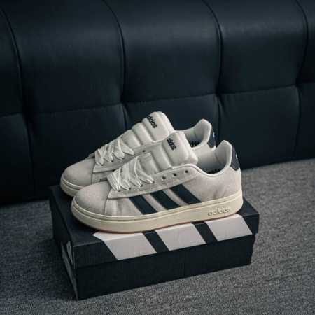 核心私 Adidas Grand Court Alpha 三叶草休闲复古运动板鞋 经典侧面三道杠和鞋舌三道杠的标示彰显其身份 承载青春情怀的板鞋 品牌辨识度清晰 - 点击图像关闭