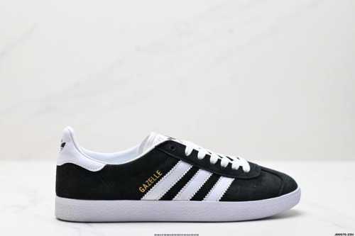 公司级Adidas Originals Gazelle 三叶草休闲防滑耐磨低帮板鞋 鞋头出色设计 塑就出众贴合感 稳固的后跟贴合足部曲线设计 软弹舒适 不易磨脚