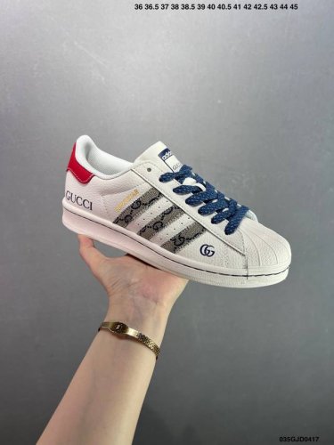 公司级Ad Originals Superstar 经典复古贝壳头板鞋 J p9 诞生于1969年 是第一双将全皮面鞋 身与橡胶鞋头结合在一起的低帮篮球鞋 Su