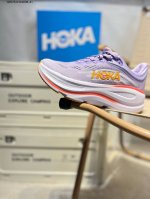 小红书推荐Hoka W Bondi 9全新配色 这个品牌来自于新西兰的毛利语，Hoka表示大地，One One表示飞越，连起来就是飞越地平线，One One不是