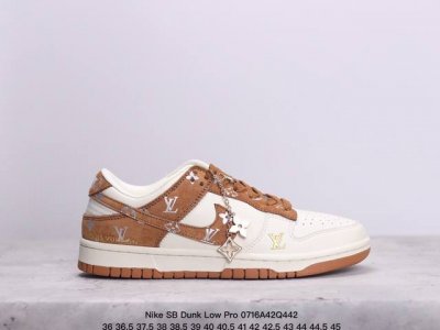 耐克nike Sb Dunk Low Pro 复古低帮 真标 休闲运动滑板板鞋。采用脚感柔软舒适zoomair气垫，有效吸收滑板等极限运动在落地时带来的冲击力，