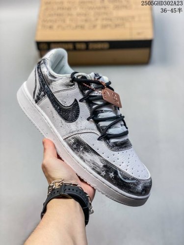 公司级Nike Court Vision 1 Low 幻影十字架 手绘涂鸦定制板鞋 幻影十字架常作为一种印花图案出现 具有独特的视觉效果 将幻影十字架与梵文 马