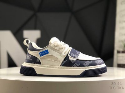 ecco 爱步 运动跑鞋 休闲鞋 公司级品质 钢印Logo 独家官网订制 精选进口材质 一比一开模 整体鞋面走线清晰精整 采用Ecco家族制鞋工艺 突显运动舒适